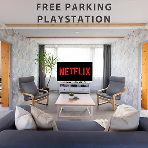Plzenska 465 Free Parking & Ps3 Appartement