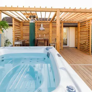 Apartment Romantic With Jacuzzi, Prag